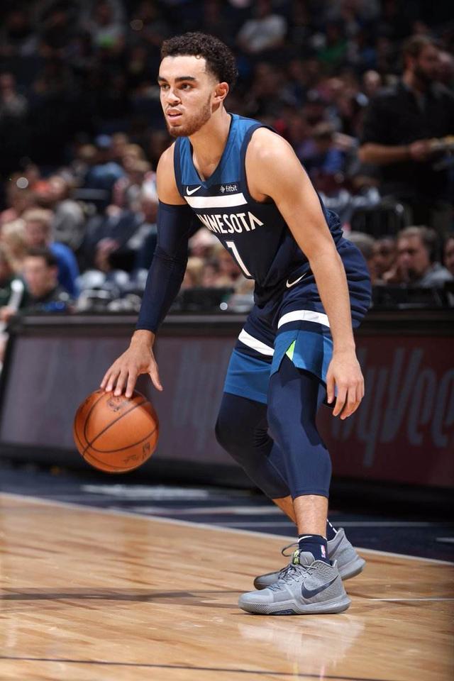 NBA季后赛首轮，爱德华兹绝杀助森林狼晋级